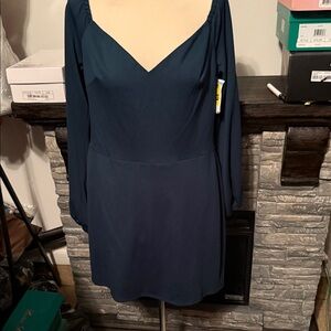 Dress the Population Emerald Green Long Sleeve Dress Beautiful off shoulder